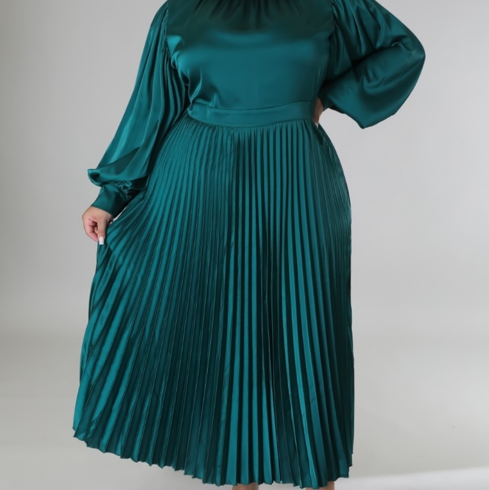 Dress - Picture 3 of 3